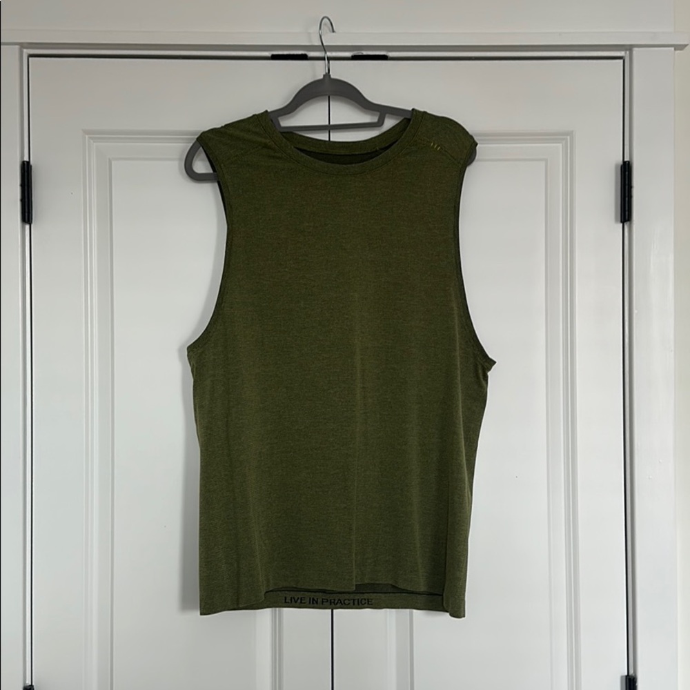 Sleeveless men’s running shirt